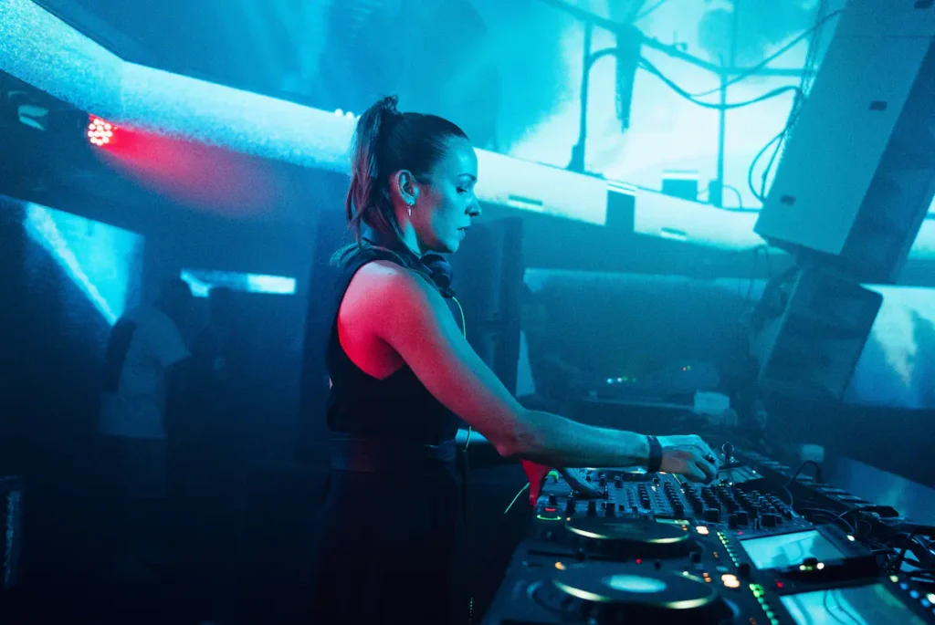 Andrømeda behind the decks during her Barcelona club performance